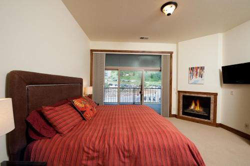Peregrine Point 306 - image 11