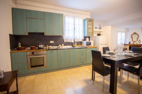 Traditional villa appartment with garden, also for gatherings ,15 minutes from Thessaloniki airport in 帕諾拉馬區