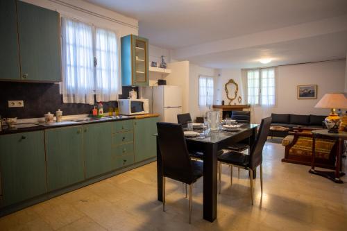 Traditional villa appartment with garden, also for gatherings ,15 minutes from Thessaloniki airport in 帕諾拉馬區