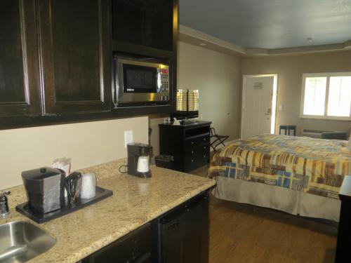 Black Gold Inn - image 3