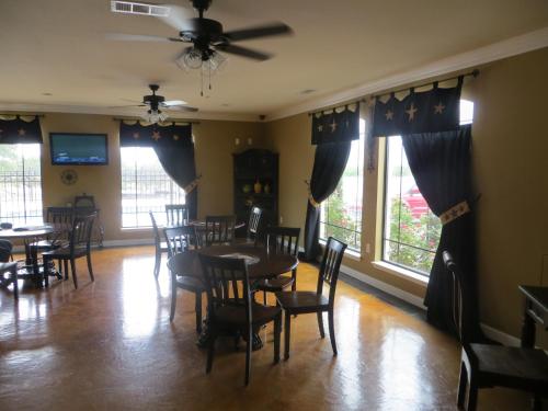 Black Gold Inn - image 8