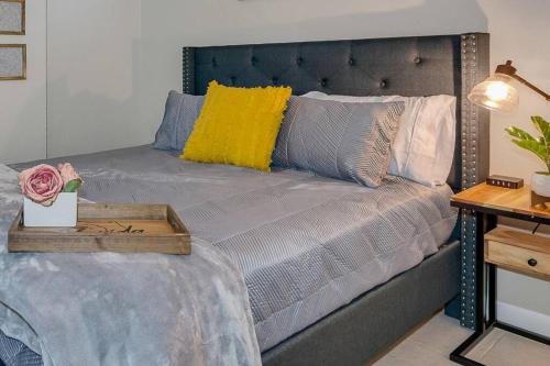 Latitude Court- Three Bedroom Apartment Near Water Street, Bayshore, Raymond James Stadium & George M Field in Tampa, USA