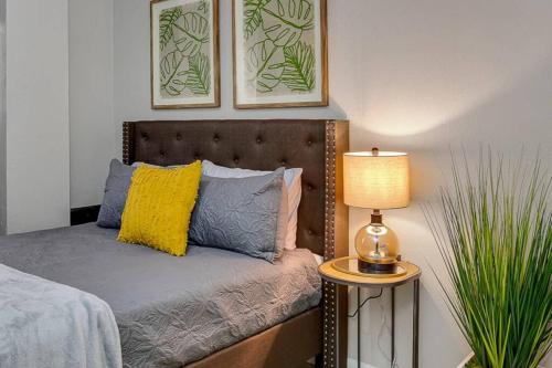 Latitude Court- Three Bedroom Apartment Near Water Street, Bayshore, Raymond James Stadium & George M Field in Tampa, USA