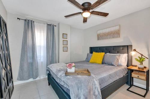 Latitude Court- Three Bedroom Apartment Near Water Street, Bayshore, Raymond James Stadium & George M Field in Tampa, USA