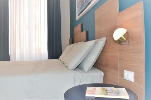 Double Room with Balcony image 10