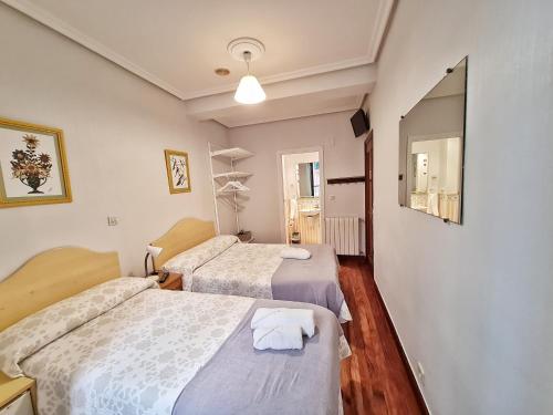 2 twin beds