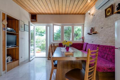  Beachfront Apartment Pisak (196-1) in Pisak