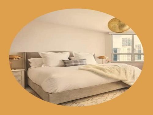 A stylish 2 Bedroom condominium unit with Fantastic lOverlooking view at the Heart of the City