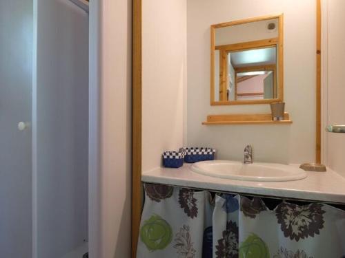 Snug Holiday Home in Signy-le-Petit with Roofed Terrace