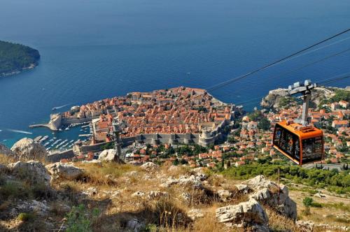 Apartment in Cavtat with sea view, balcony, air conditioning, WiFi (3686-2)