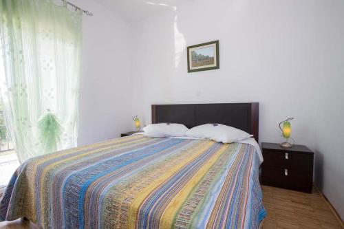  Apartment in Lopar with Terrace, Air conditioning, Wi-Fi, Washing machine (4615-3) in Lopar