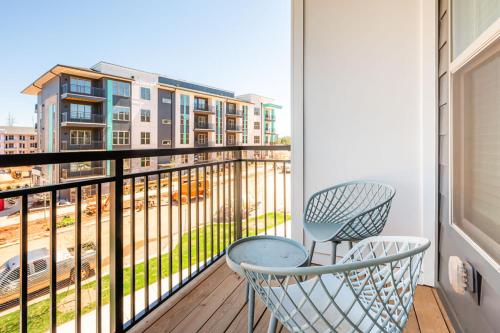 Viagem Glowing Studio with Balcony & Parking - main image