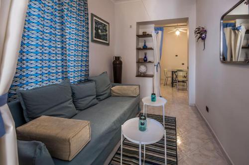 B4 Big apartment with terrace and view in hystorical centre Naples