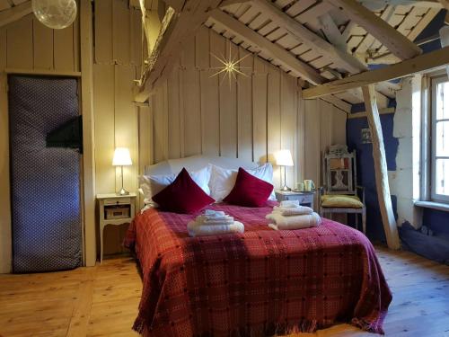 Romantic Mill Cottage 30 min from Bergerac France in Sourzac