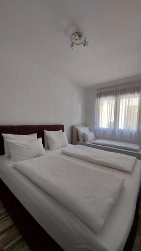 Apartments Kapetanovina - image 5