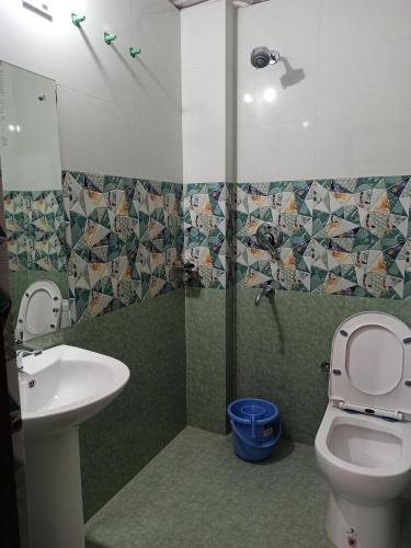 Bathroom, Hotel Vrindavan Palace in Janakpur