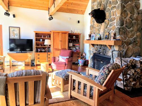 PO Private home across from Cannon Stunning patio with fire pit gorgeous fireplace - image 8