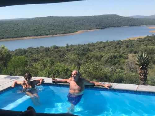 泳池, Fish Eagles View - on game farm close to pilansberg in 蘭斯堡國家公園