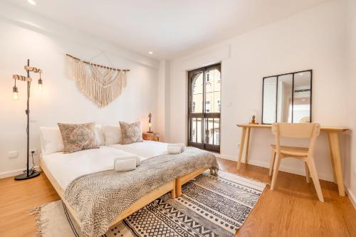 GuestReady - Stunning Boho Retreat in Campolide w Terrace - image 2