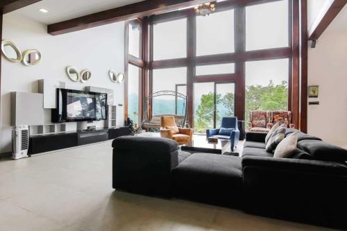 Beautiful NEO Villa Mahagoan 4Bhk