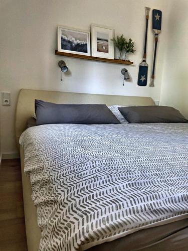 2 bedrooms, 3 beds