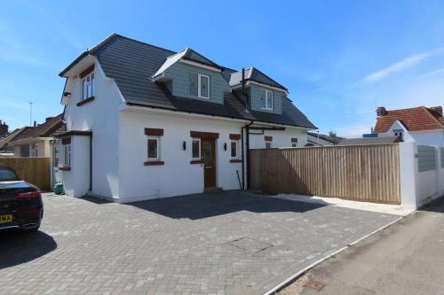 Detached Sandbanks 3 Bedroom seaside property