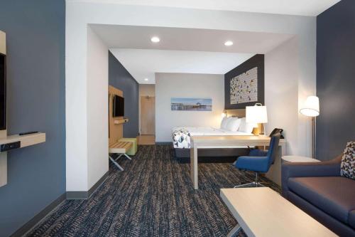 La Quinta Inn & Suites by Wyndham Manassas, VA- Dulles Airport