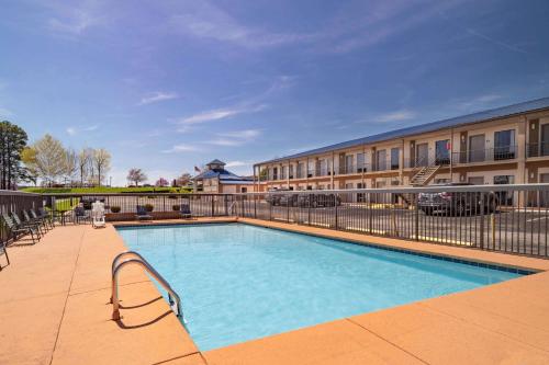Days Inn by Wyndham Cookeville in Cookeville, USA