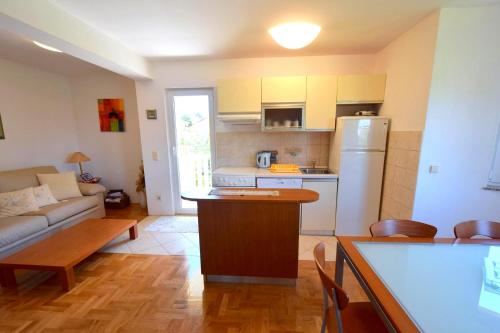 Apartment Mirela - image 12
