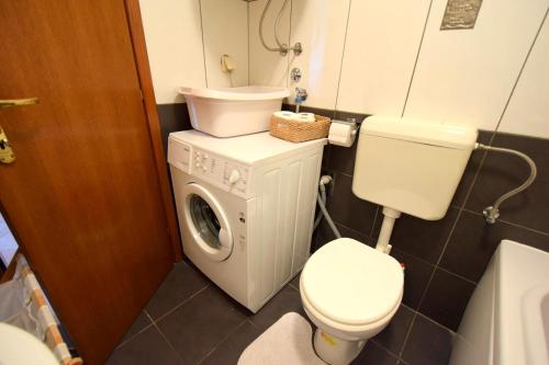 Apartment Mirela - image 11