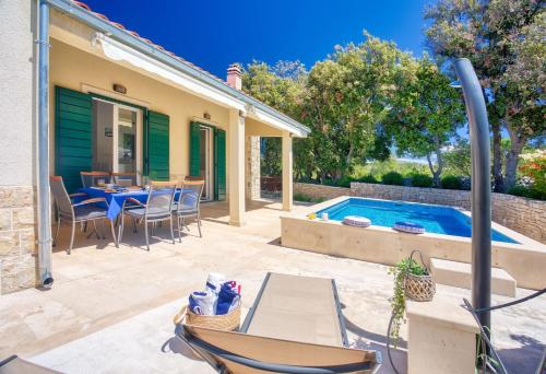 NEW! Villa SAN with heated pool, traditional surroundings, 3-bedrooms