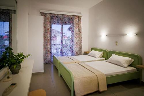 2 bedrooms, 4 beds