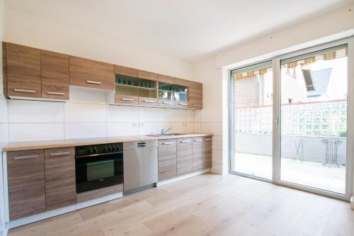 RAJ Living - Freistehendes 9 Zimmer Haus mit großem Garten 3.1km von Widdersdorf entfernt