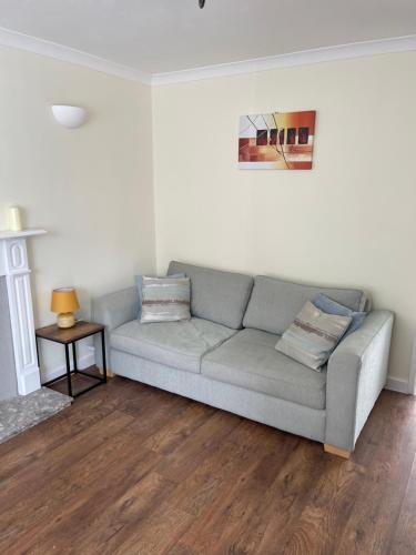 Modern 2 Bed House Close to Chester City Centre, Racecource and Zoo gîte à louer Blacon