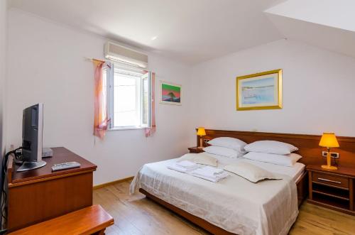 Comfort Double or Twin Room with Patio and Garden View