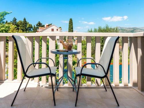 Deluxe One Bedroom Apartment with Terrace and City View