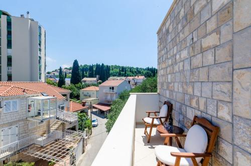 Studio Apartment with Balcony and City View