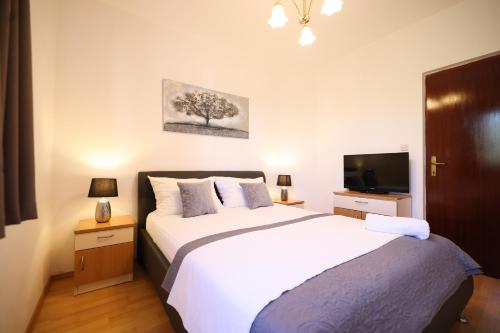 Apartments Lisica - image 10