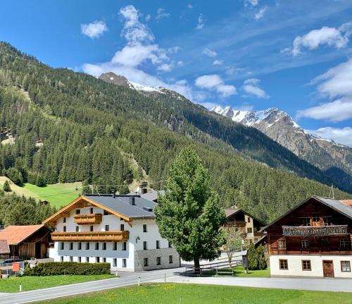 APART Kirschner - Apartment - Sankt Leonhard im Pitztal