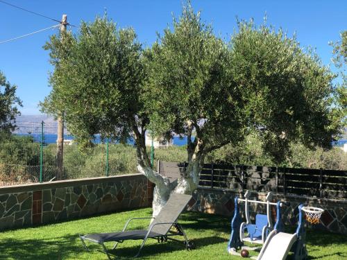  Evangelie Residence a brand new design apartment 5 minutes from the sea with a large garden in Kissamos