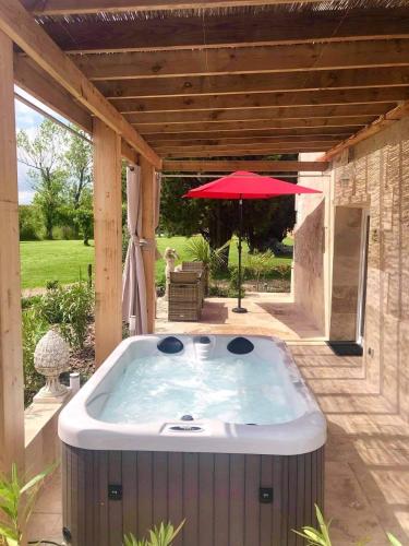 Suite avec SPA privatif à ALBI La Mascrabiere BED & SPA Room Type - Apartment with Terrace