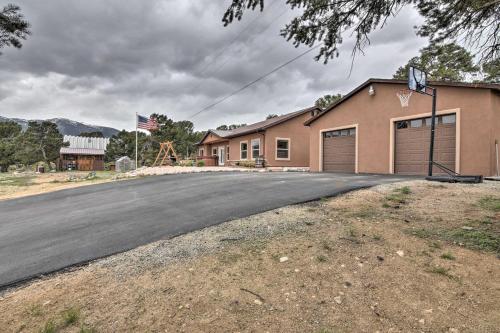 Stunning Home with Fire Pit, 11 Mi to Mt Yale!