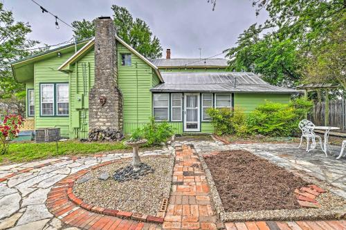 The Lilly House Historic Glen Rose Home with Porch!