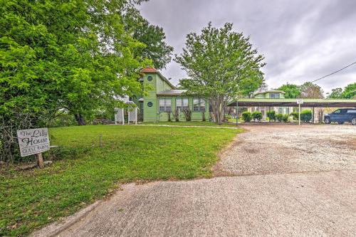 The Lilly House Historic Glen Rose Home with Porch!