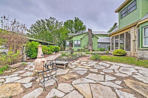 The Lilly House Historic Glen Rose Home with Porch!