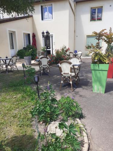 Logis Au Puits Enchante in Saint-Martin-en-Bresse