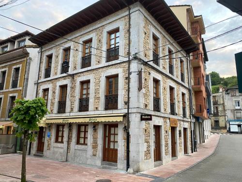 Hotel Piloñés, Infiesto bei La Paraya