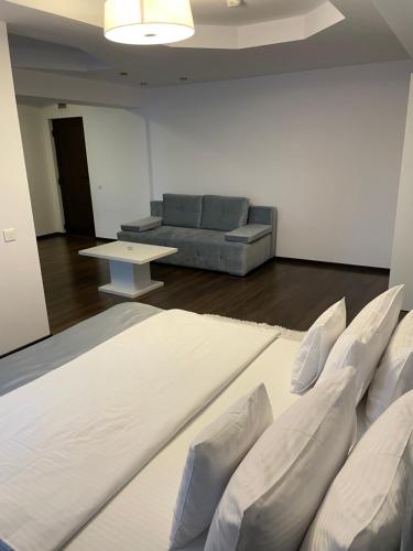 Gorgeous Villa - image 5