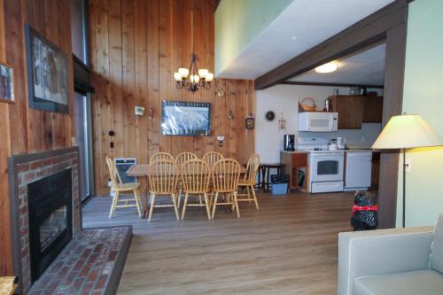 Mammoth Ski & Racquet Club #40 - image 7