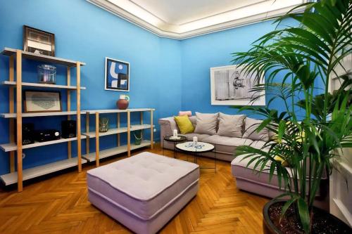 Upscale Renovated Downtown Aristocratic Studio - main image